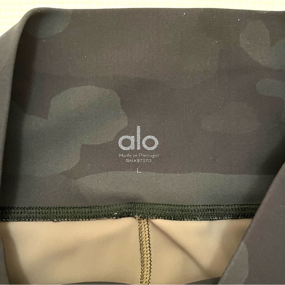 ALO Yoga High Waist Vapor Biker Shorts Black Camo High Rise Size L - Picture 6 of 7